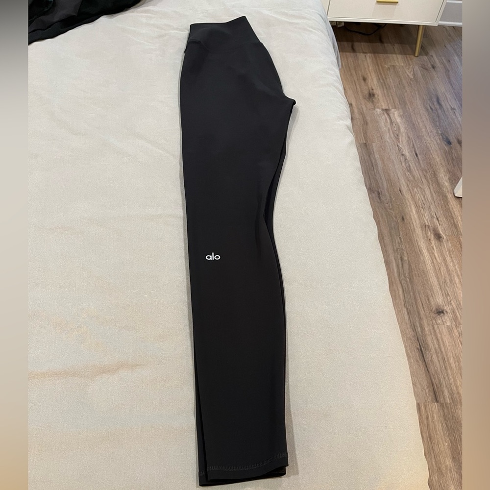 ALO high wasted ripped warrior legging MEDIUM